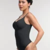 Body Laisa Tanga Seamless con Control de Abdomen y Almohadillas Removibles – Sin Aros - Negro Lateral