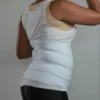 Modelo con Faja de 4 Paneles Blanca con Raya Azul 2