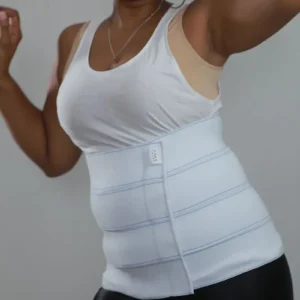 Modelo con Faja de 4 Paneles Blanca con Raya Azul frontal 2