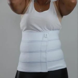 Modelo con Faja de 4 Paneles Blanca con Raya Azul frontal